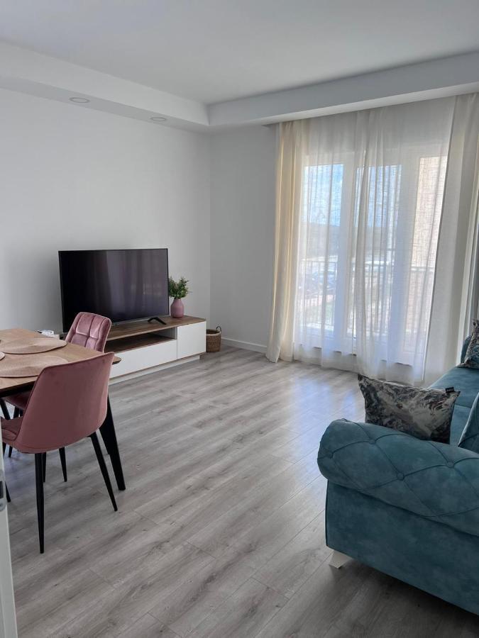 Stefanestii de Jos Cosmopolis Bliss: Your Home Away From Home מראה חיצוני תמונה
